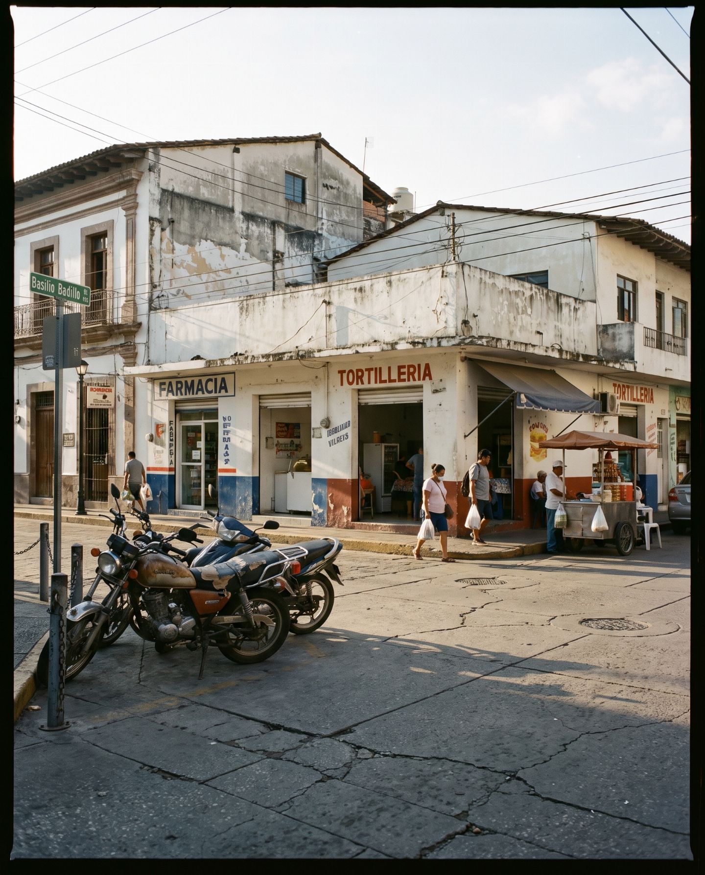 Cuatro motos y una farmacia de guardia